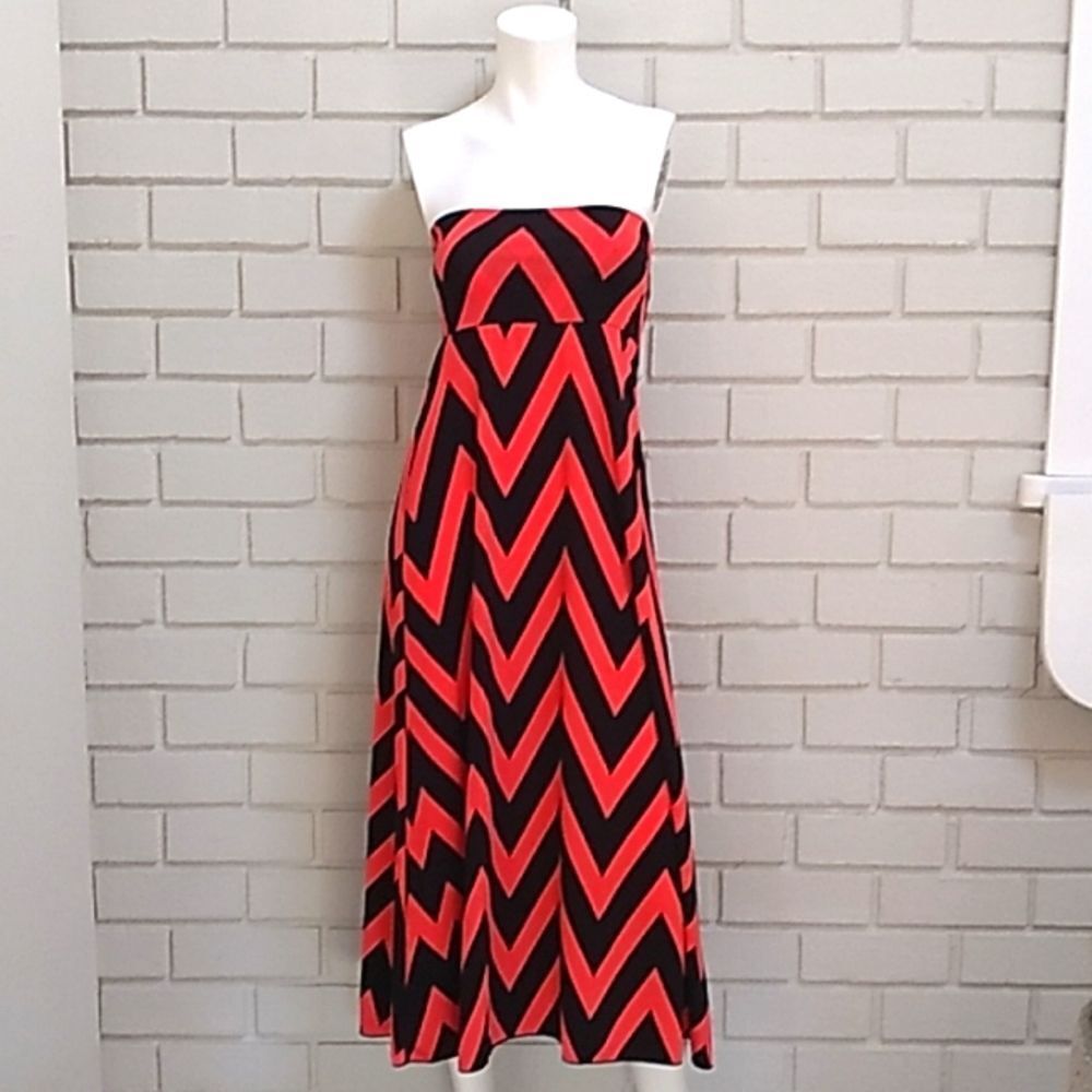 Spiaggia Dolce Coral/Black Geometric Striped Maxi Dress. Size Small